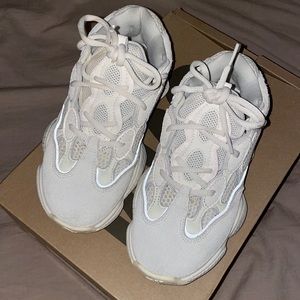 ✨ YEEZY 500 - BONE WHITE - SIZE 4 ✨